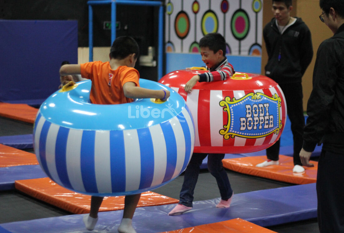 蹦床運動-碰碰球