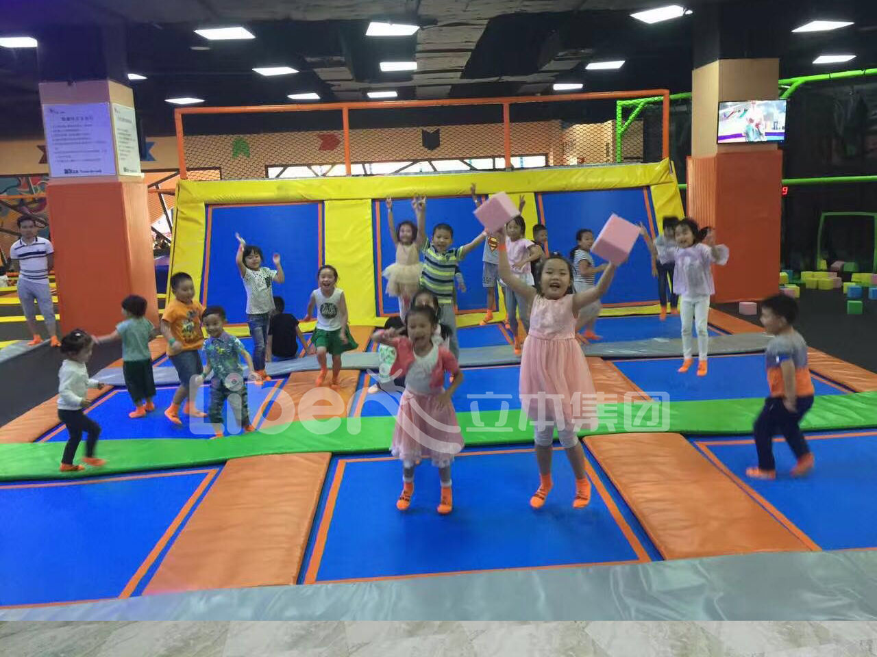 蹦床功能區(qū)域效果圖
