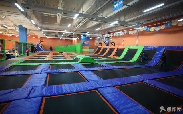 兒童室內蹦蹦床樂園—實物圖