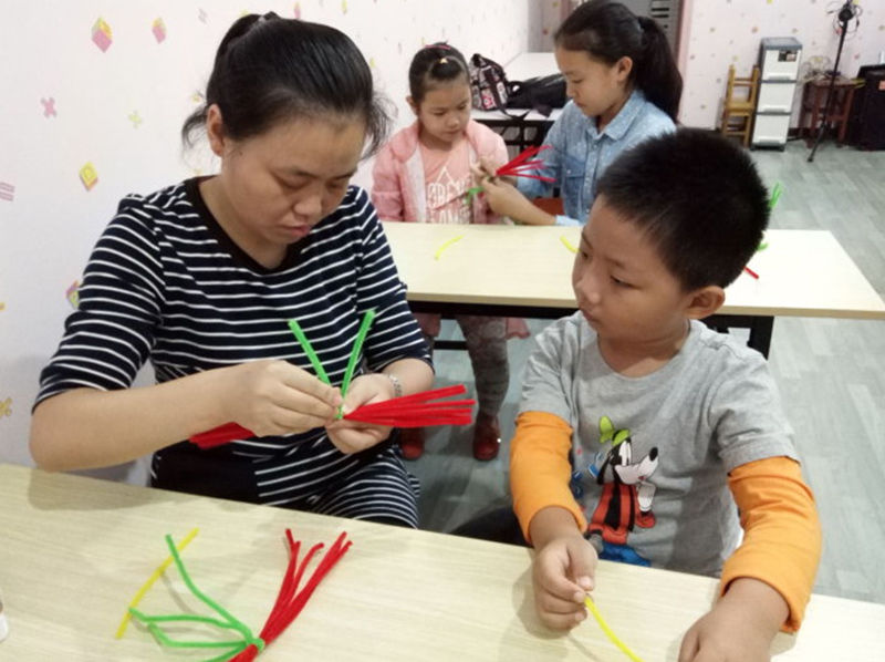 蹦床廠家室內(nèi)游樂(lè)項(xiàng)目--DIY手工區(qū)