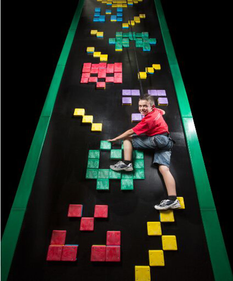 蹦床廠家室內(nèi)游樂(lè)項(xiàng)目--藝術(shù)攀巖