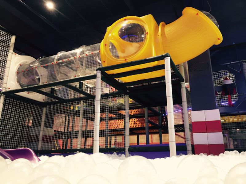 蹦床廠家室內(nèi)游樂(lè)項(xiàng)目--淘氣堡