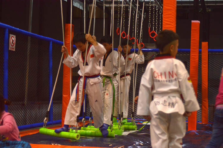 蹦床公園實物照片