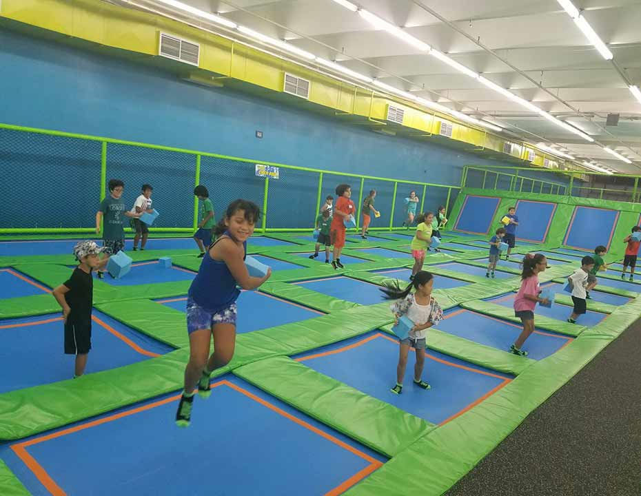 蹦床公園投資項目躲避球