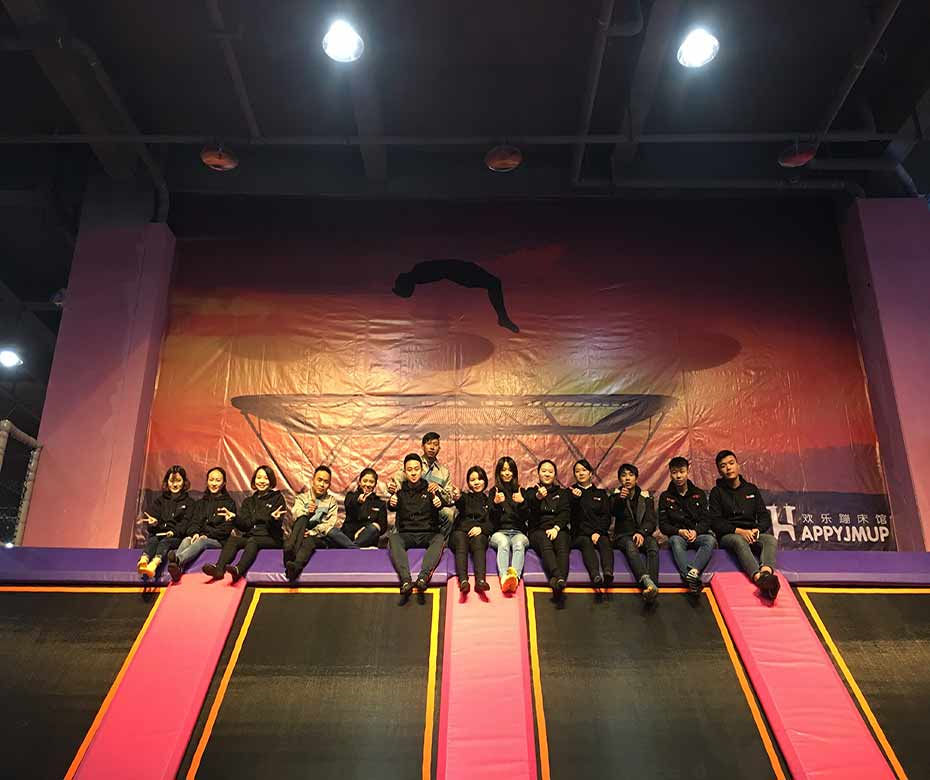 蹦床公園投資項目斜面背景墻區