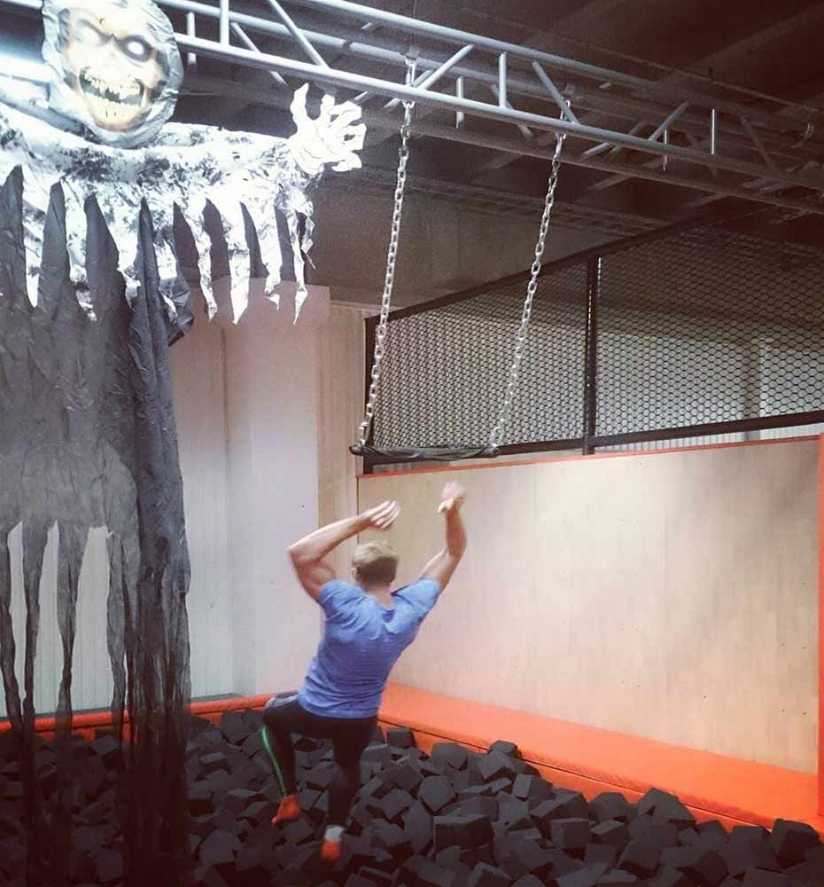 蹦床公園投資項目大秋千