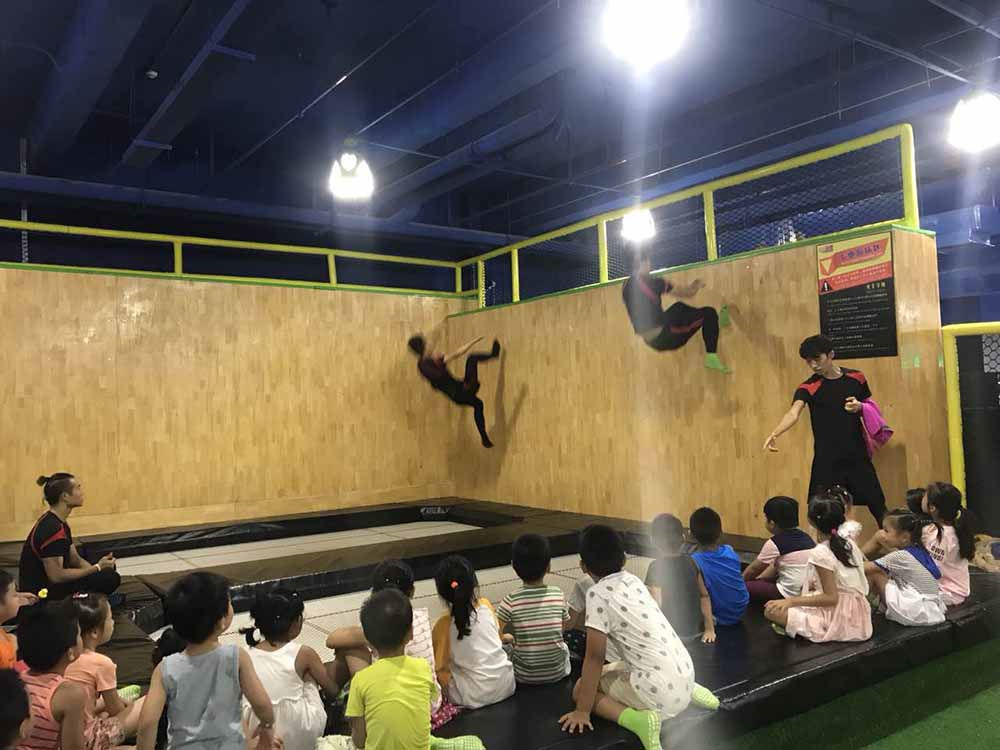 室內樂園蹦床公園高度