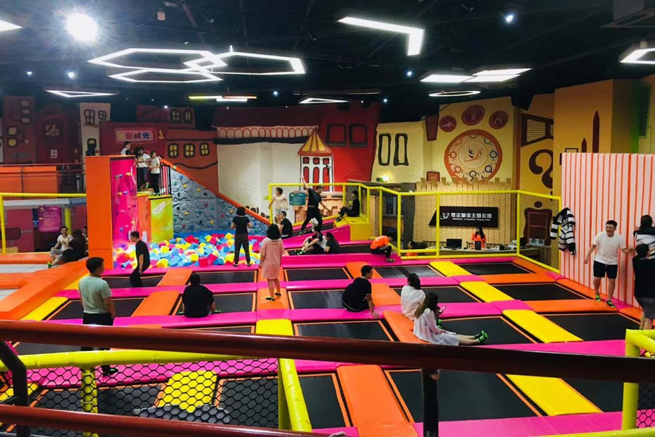 室內(nèi)蹦床公園