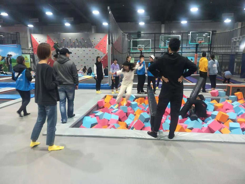 蹦床樂園 室內蹦床樂園