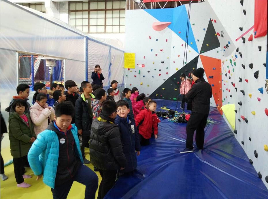 室內(nèi)攀巖墻