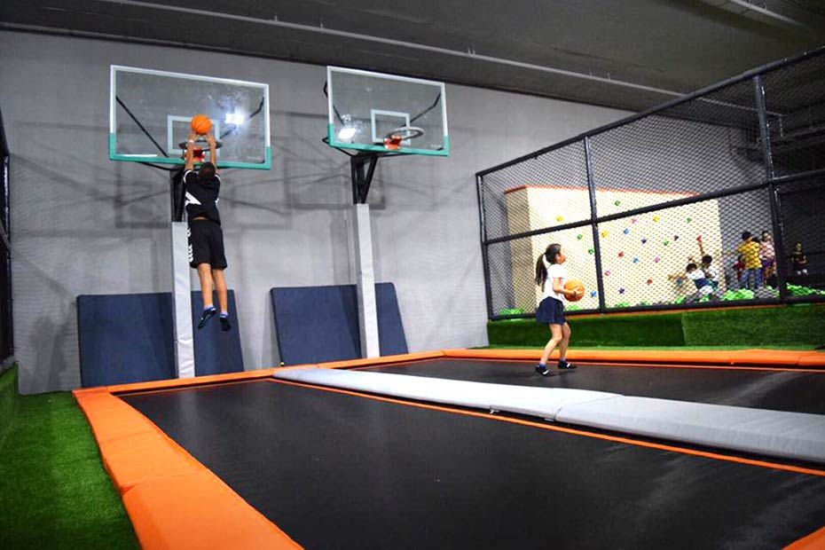 大型蹦床籃球架