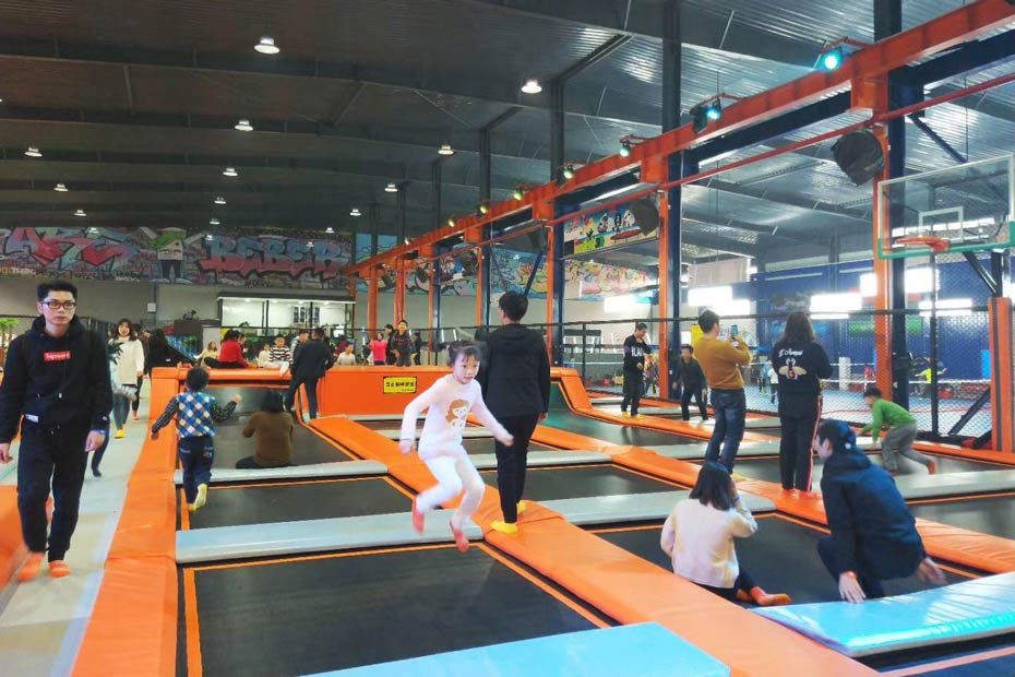 蹦床樂園