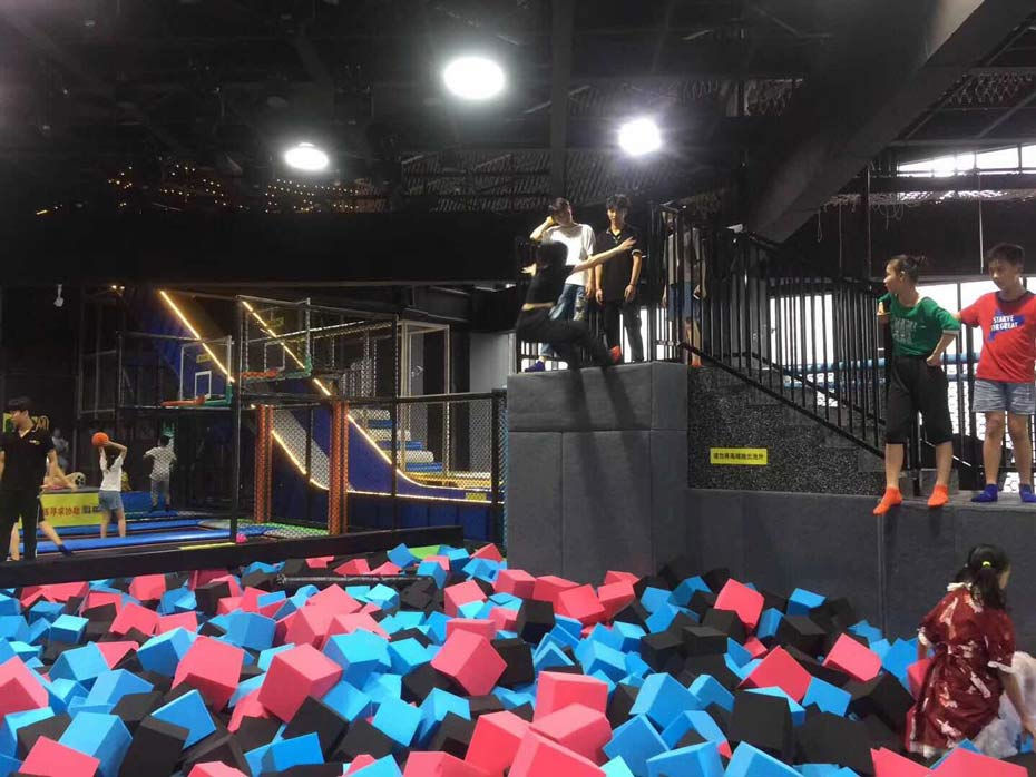 蹦床實物照片