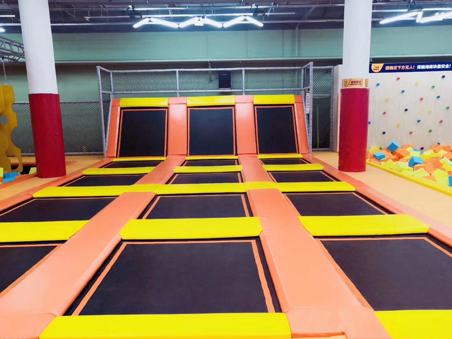 蹦床實物照片