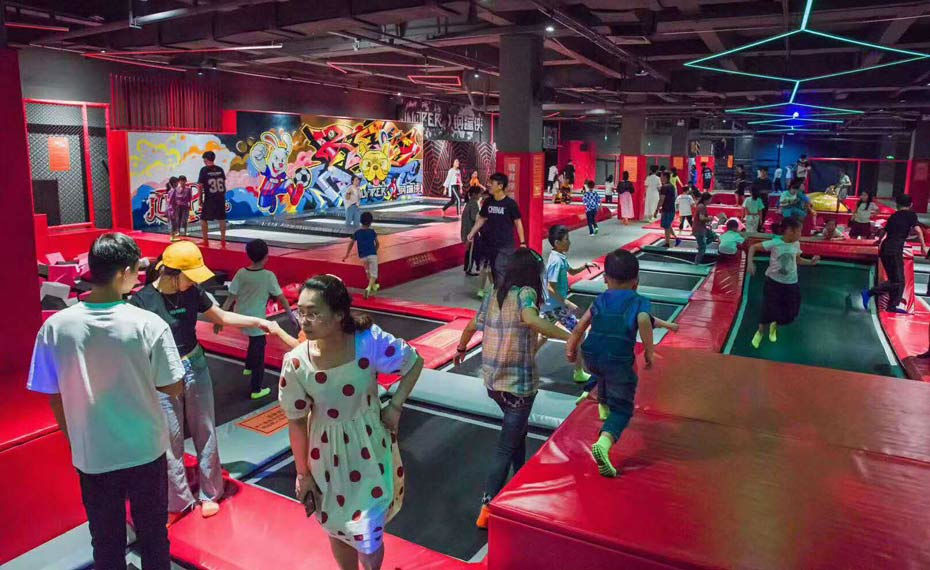 蹦床公園 蹦床公園