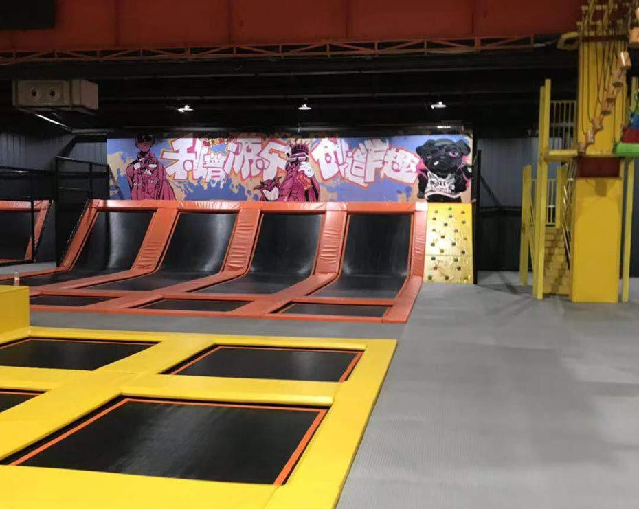 蹦床公園實物照片