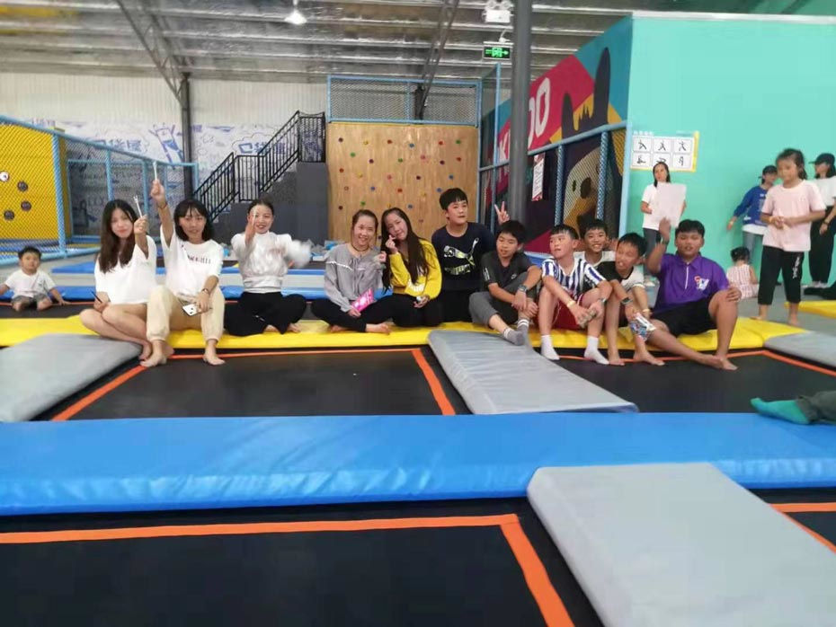 蹦床公園實(shí)物照片 蹦床公園實(shí)物照片