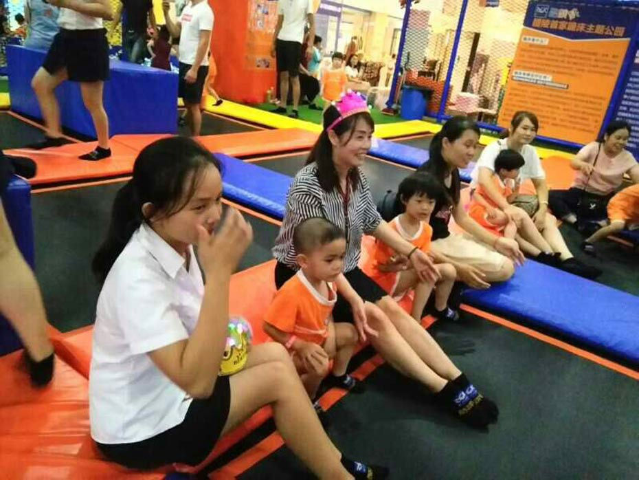 蹦床實(shí)物照片