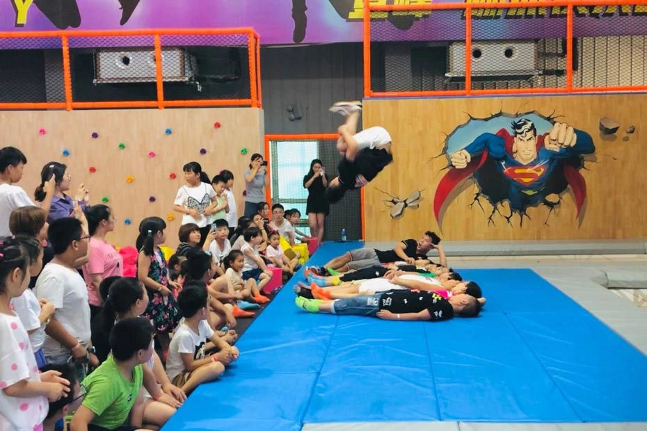 蹦床樂園