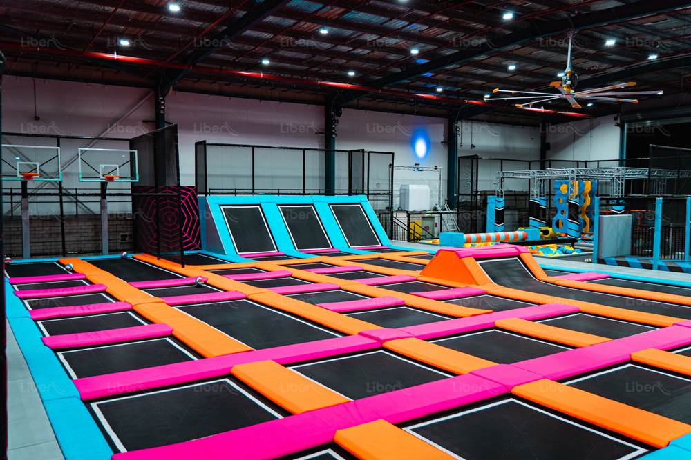 室內(nèi)蹦床樂園