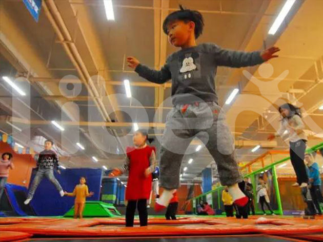 立本蹦床公園案例-青島蹦床體驗館