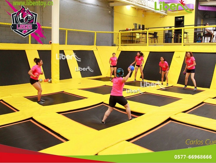 2016年彩色系兒童室內蹦床