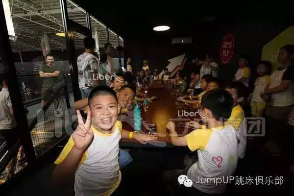 免費蹦床設(shè)計