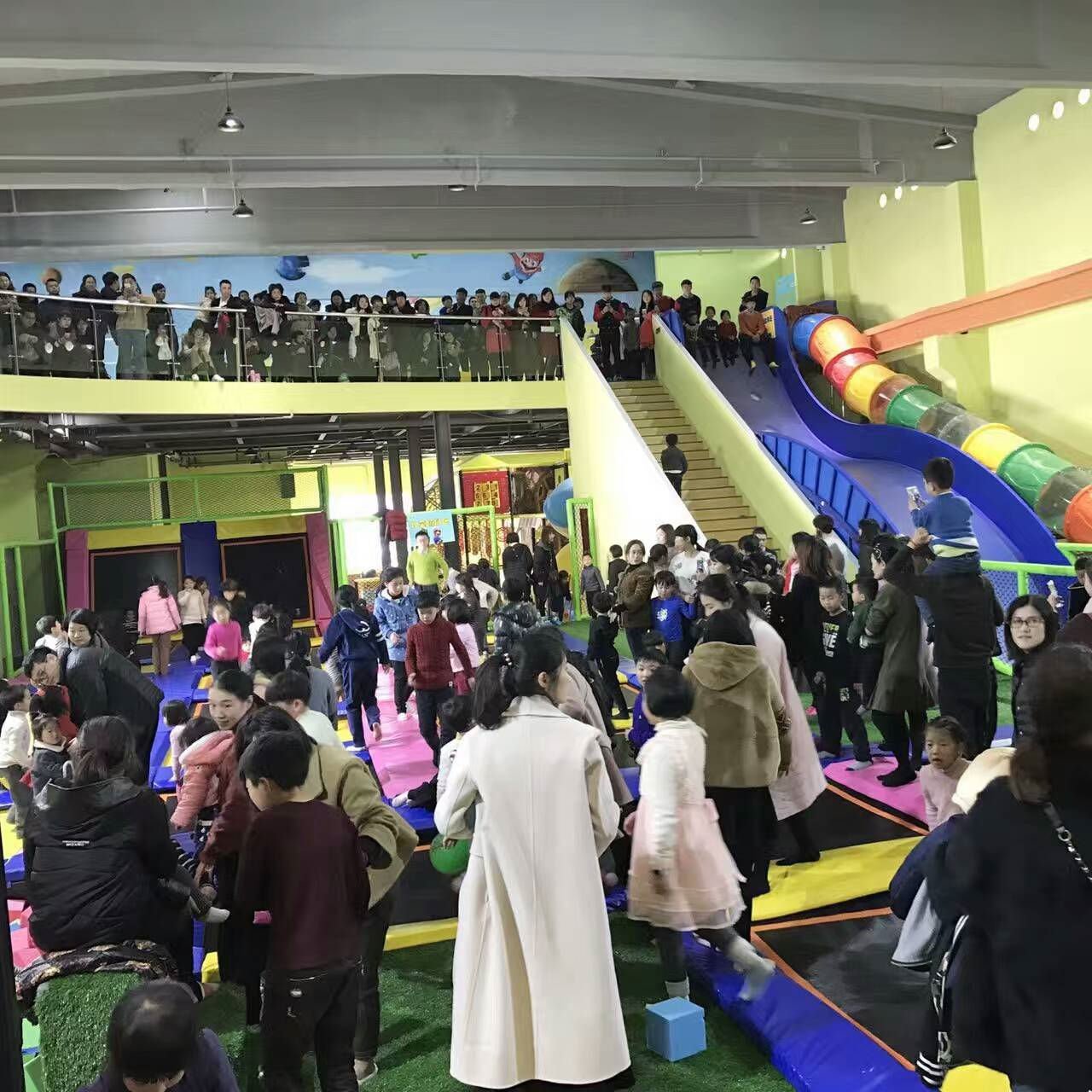 蹦床公園安全守則及注意事項