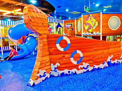 圓孩子一個童話夢，來冠軍蹦床滑雪主題公園