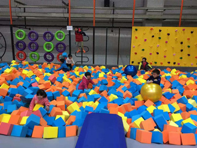 鹽城市蹦床主題公園 