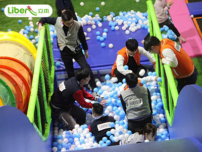 魔鬼滑梯對兒童樂園場地有何要求？