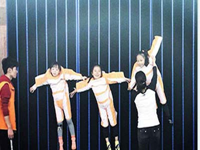 火遍小視頻屆的網(wǎng)紅蹦床公園打卡地——粘粘樂(lè)