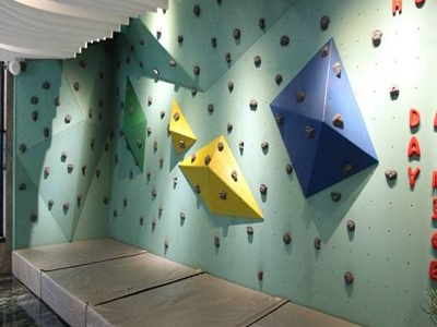 流行的休閑娛樂項目——蹦床攀巖體驗館，請你來加盟