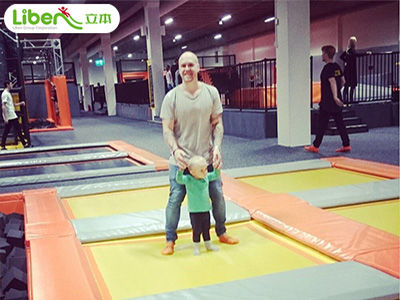 成人蹦蹦床加盟_立本集團