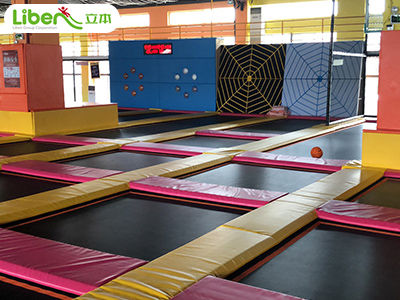 鞍山悅動空間網(wǎng)紅蹦床主題公園案例