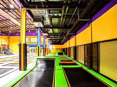 立本小編淺談蹦床公園裝修藝術(shù)，理解透徹輕松應(yīng)對場館裝修難題