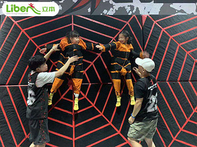 蹦床館是什么？與傳統(tǒng)游樂場之間有什么差異？