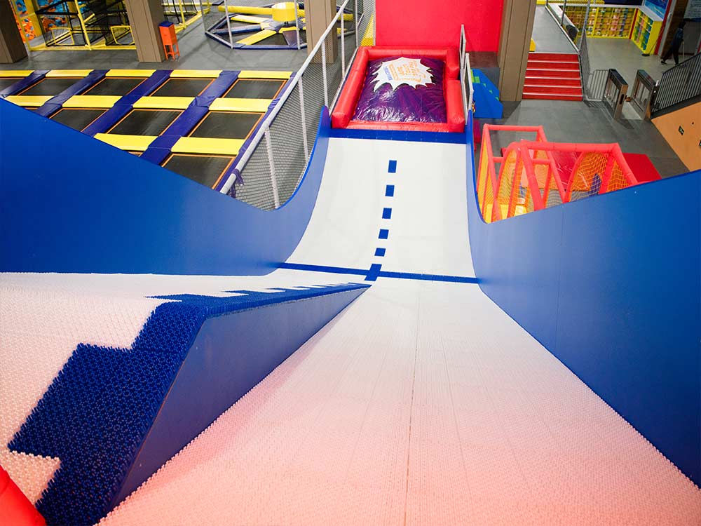 網紅旱雪大滑梯