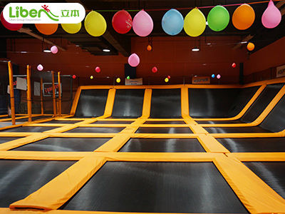 開一個室內(nèi)蹦床公園多少錢可以搞定呢?盈利如何