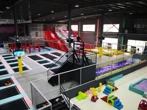 室內蹦床公園